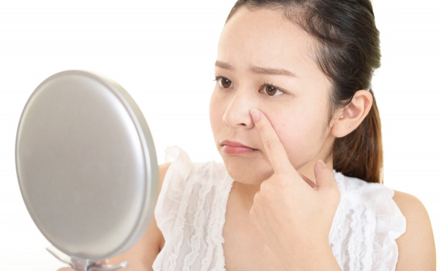 ニキビはどうして生理前に悪くなる？